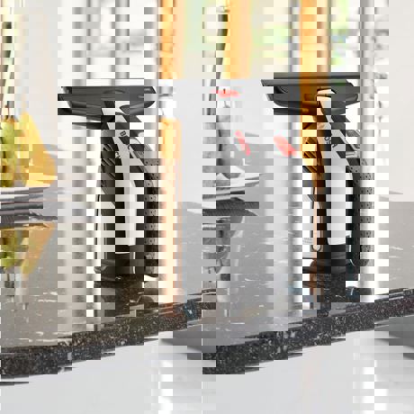 Aspirator geamuri Bosch Glassvac,3.6 V, Cu acumulator, Rezervor 100 ml, Autonomie 30 min. (max.), Alb/Negru, 06008B7000