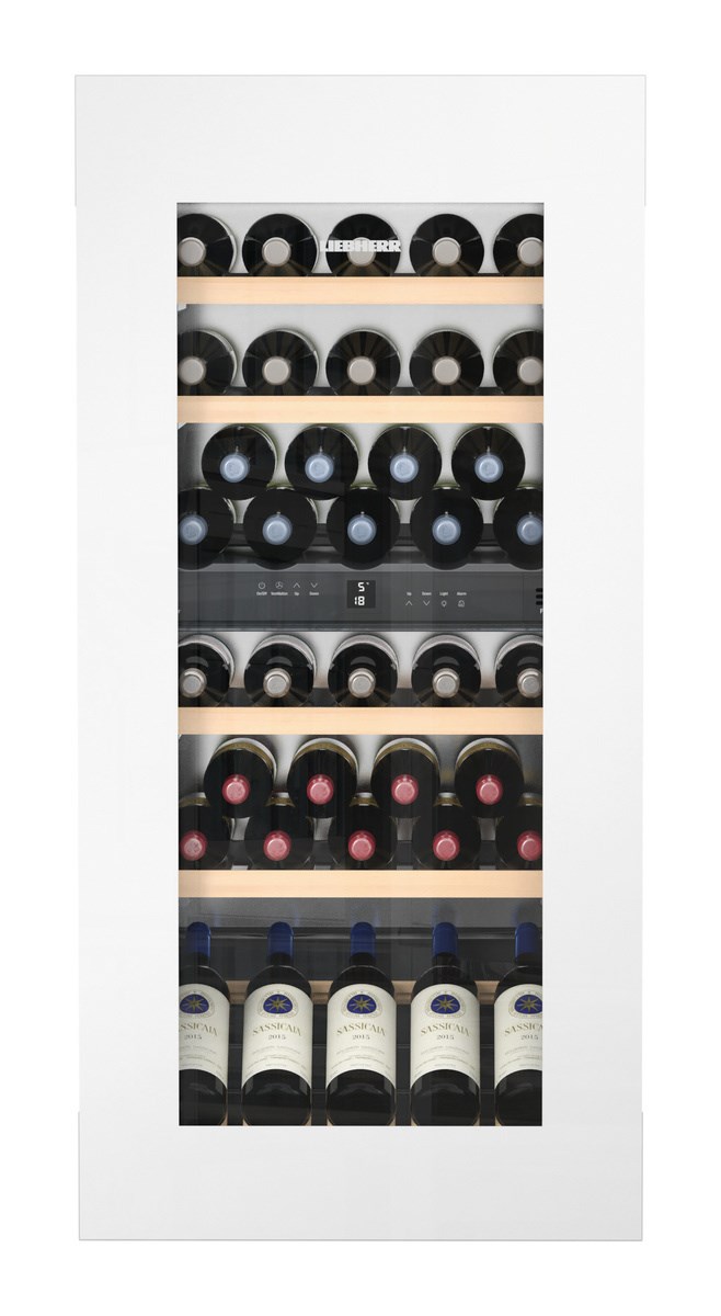 Vitrină de vin încorporabilă EWTgw 2383, 169 L, 51 sticle, Alarmă uşă, Siguranţă copii, Display, Control electronic, Iluminare LED, Rafturi lemn, H 122 cm