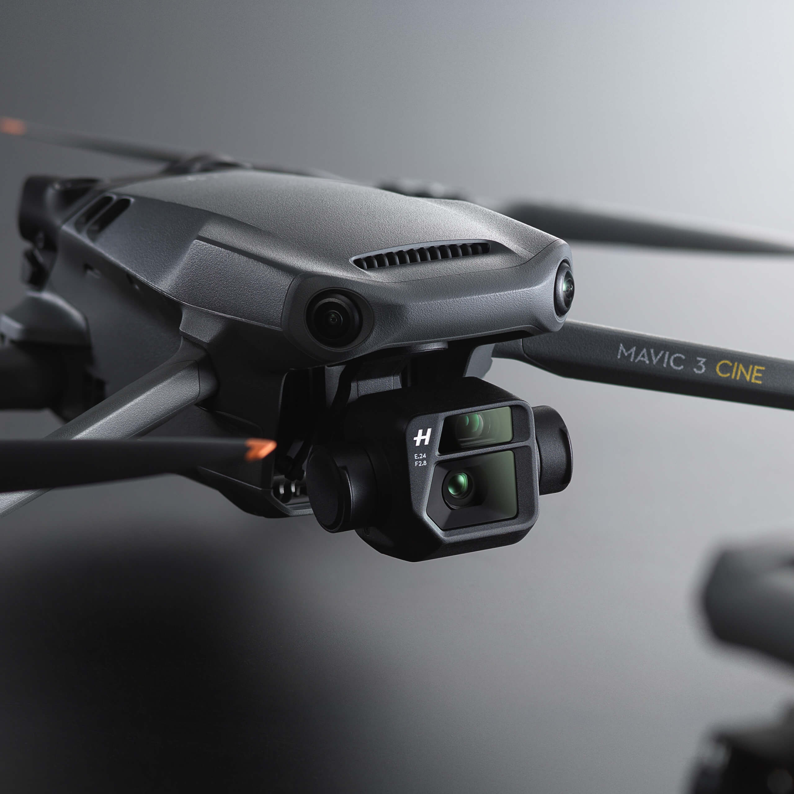 Kit Drona DJI Mavic 3 Cine Premium Combo, 5.1K50Gimbal 3axe, 15km raza transm., auton. 46min, 899g