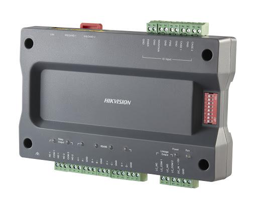 Master controler pentru lift Hikvision DS-K2210, management pana la 128 de etaje, 20000 carduri si 50000 evenimente, suporta  pana la 2 cititoare RS-485 sau 2 cititoare Wiegand, comunicare: TCP/IP si RS-485, configurare si management via web sau software client, functii de watchdog si tamper, input