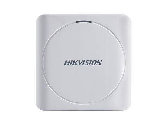 Cititor card Hikvision DS-K1801M, citeste carduri RFID Mifare, distanta citire: 50mm, comunicare: Wiegand 26/34 protocol, indicator LED de stare si alimentare; alimentare: 12VDC, IP65, dimensiuni: 87 × 87 × 13.3mm