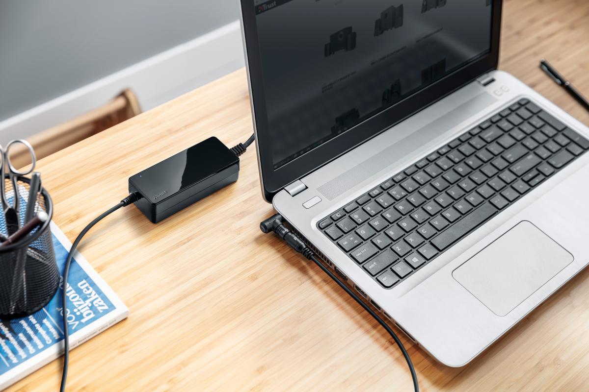 Incarcator laptop Trust Primo, universal, 70W-19V, negru