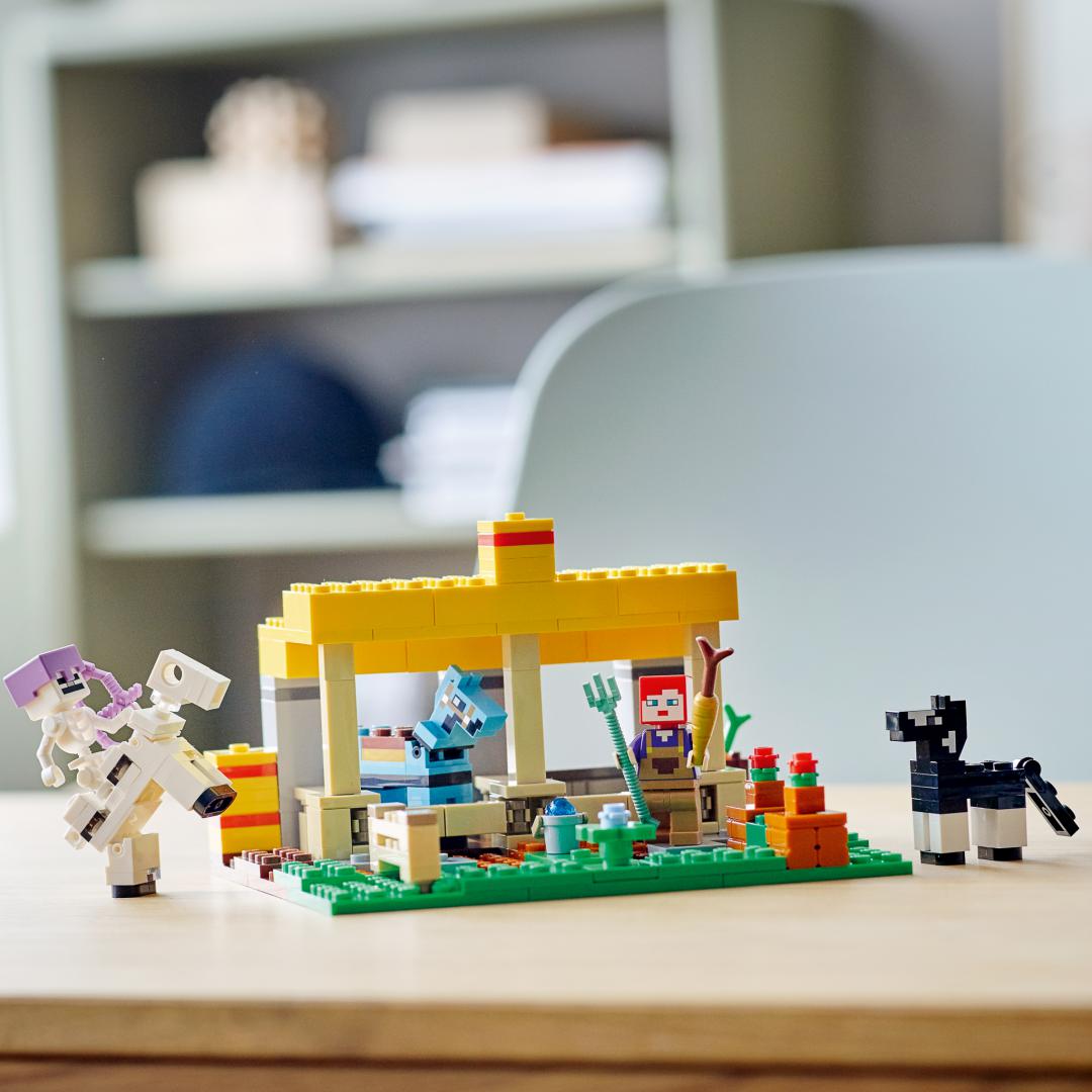 Set de constructie Lego, Grajdul pentru cai, 21171